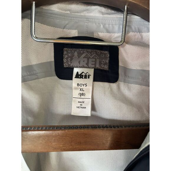 REI Boys Red Navy Rain Jacket, Size XL Windbreaker‎ Waterproof Wind Resistance - Picture 8 of 8